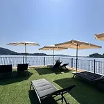 Waters Edge 梅纳